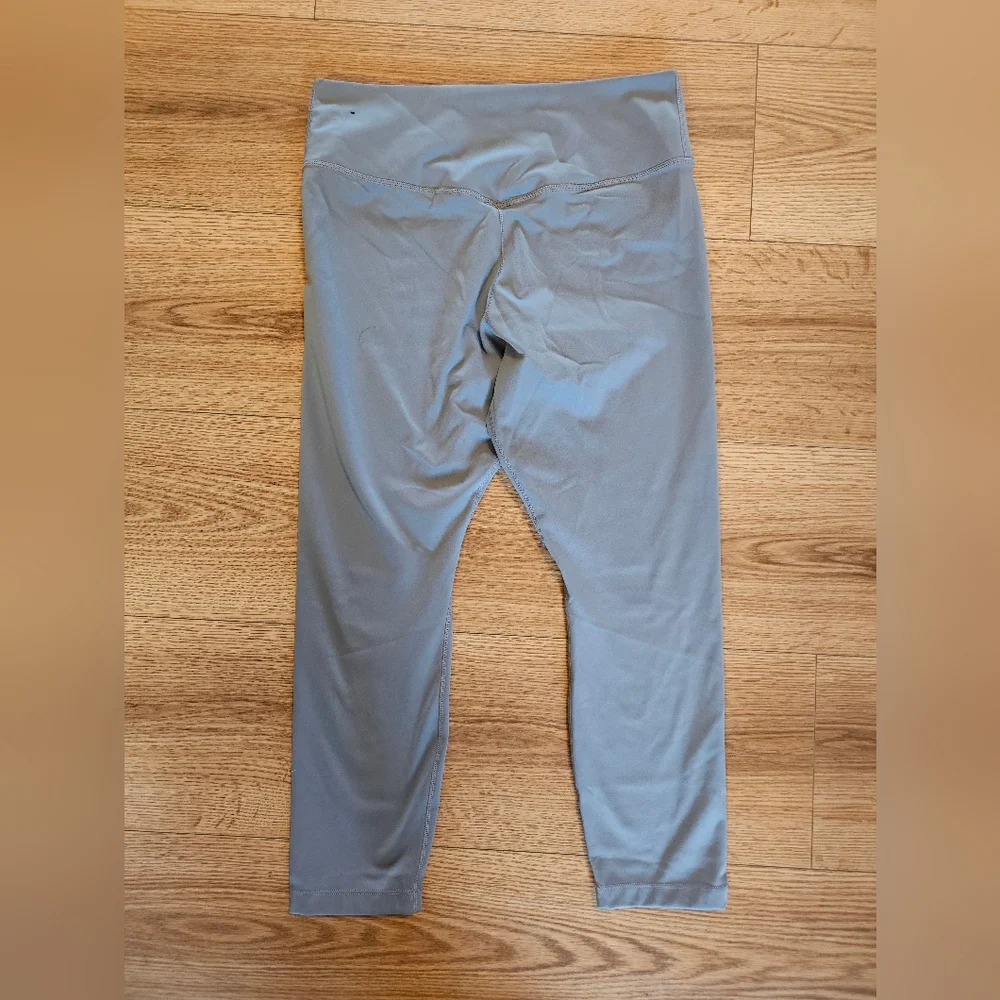 Nike Dri-FIT Gray Leggings, Size Medium